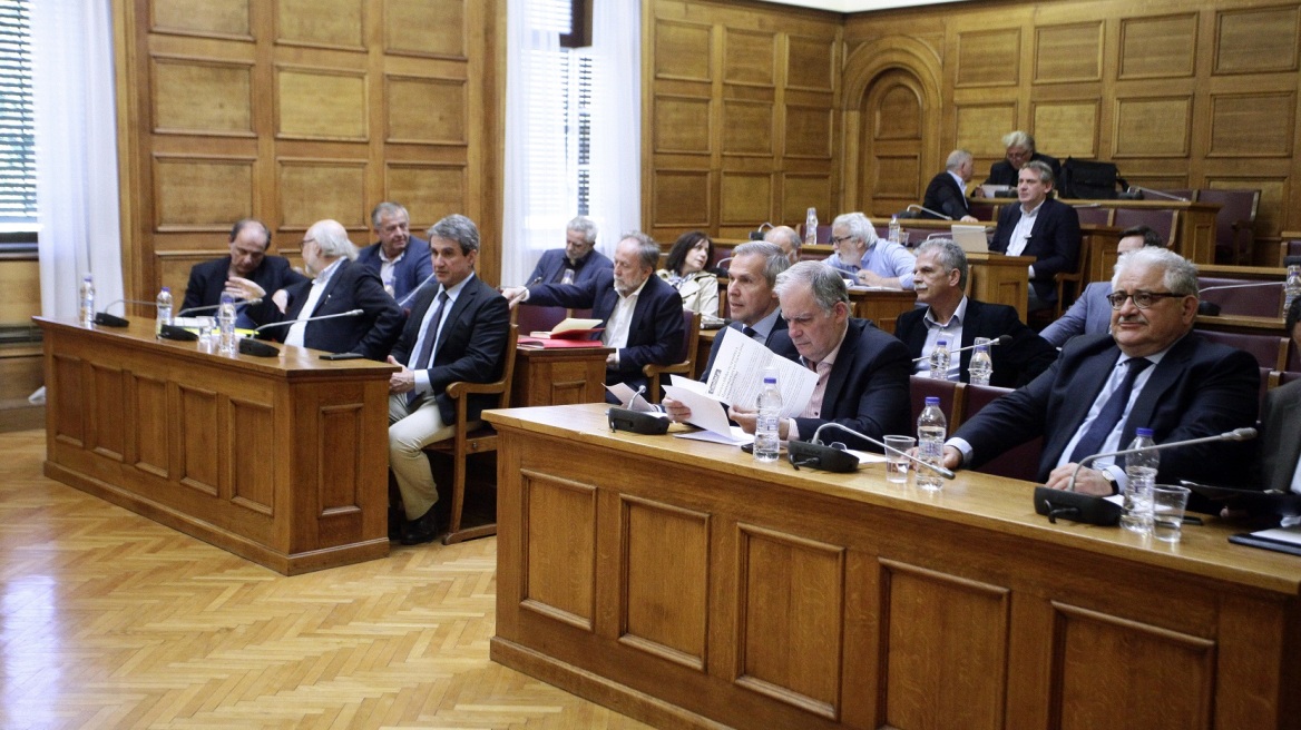 Προανακριτική: ΣΥΡΙΖΑ-ΑΝΕΛ παραδέχονται παραγραφή και υπαινίσσονται αναρμοδιότητα για Παπαντωνίου